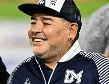 Diego Armando Maradona seguirá internado en el hospital algunos días más. ARCHIVO