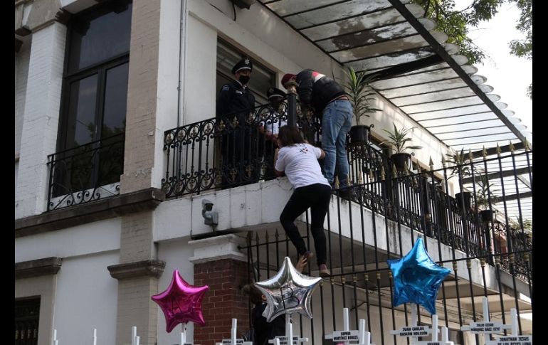Manifestantes exigen que la Comisión Ejecutiva de Atención a Víctimas les repare el daño por la pérdida de sus seres queridos. SUN/C. Mejía