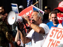 Si resulta perdedor, Donald Trump llevará a la Suprema Corte la disputa electoral. Ayer sus simpatizantes cuestionaron la legitimidad del proceso electoral. EFE/J. Lane