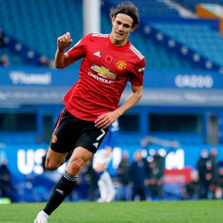 Manchester United derrota al Everton con gol de Cavani