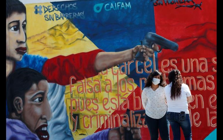 La pintura fue visitada por varias personas este sábado tras la ceremonia. EFE/J. Méndez
