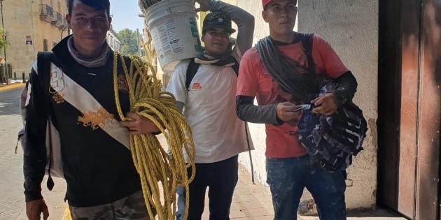 Por bot&oacute;n de emergencia, gastan la mitad de sueldo en transporte p&uacute;blico