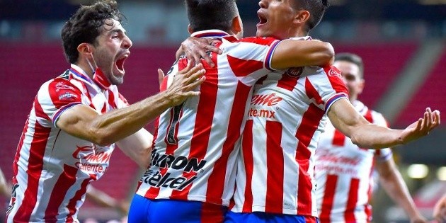 Chivas da espectacular voltereta y vence a Rayados