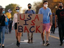 Tras el optimismo de los seguidores de Biden por su victoria electoral, se esconde un país que no ha podido controlar los contagios del COVID-19 y con millones de personas que perdieron sus trabajos. AFP/A. Edelman