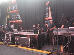 Aunque en escena haya pocas personas en cada show, detrás hay decenas de trabajadores haciendo posible la magia de la música. FACEBOOK/laborsocialjalacablesnacional