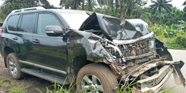 Samuel Eto'o sufre aparatoso accidente en Camer&uacute;n