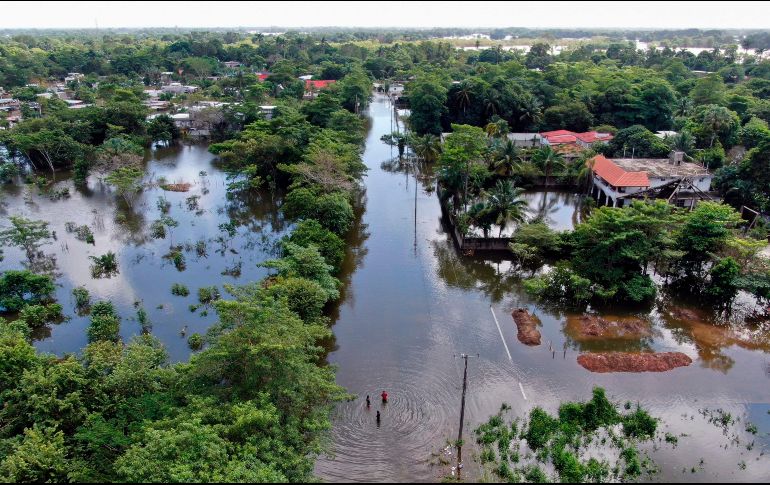 Hasta el momento, AMLO informó que hay cinco personas muertas en Tabasco por las inundaciones. AFP / ARCHIVO