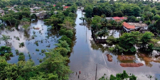 AMLO advierte a damnificados no dejarse manipular; hay mucha politiquer&iacute;a, dice