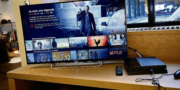 Qu&eacute;date en casa con los mejores servicios digitales