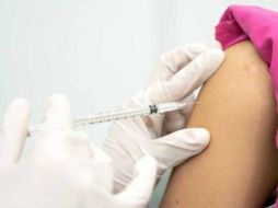 La vacuna contra el coronavirus conjuntamente desarrollada por Pfizer y BioNTech es eficaz en un 90% y evita que las personas contraigan la covid-19, según un análisis preliminar. GETTY IMAGES