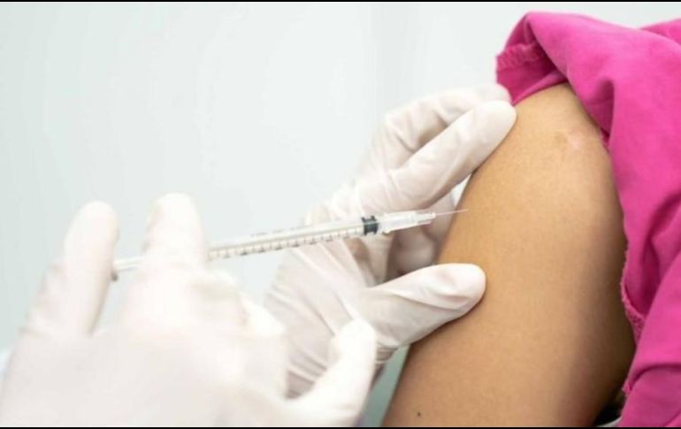 La vacuna contra el coronavirus conjuntamente desarrollada por Pfizer y BioNTech es eficaz en un 90% y evita que las personas contraigan la covid-19, según un análisis preliminar. GETTY IMAGES