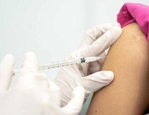 La vacuna contra el coronavirus conjuntamente desarrollada por Pfizer y BioNTech es eficaz en un 90% y evita que las personas contraigan la covid-19, según un análisis preliminar. GETTY IMAGES