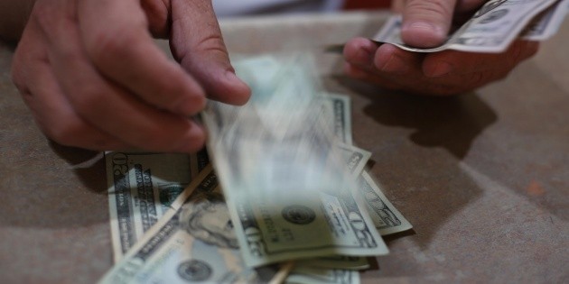 D&oacute;lar se hunde y se cotiza a 20.03 pesos tras triunfo de Biden