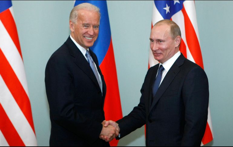 El presidente ruso Vladimir Putin no felicitará el presidente electo Joe Biden hasta que unos problemas jurídicos en torno a las elecciones estadounidenses se resuelvan y el resultado sea oficial. AP / ARCHIVO