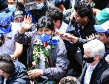 Evo Morales (c), en compañía del exvicepresidente boliviano, Alvaro García(d), a su llegada hoy a Villazón, Bolivia. Xinhua/A. Orgaz/Colectivo Prismo