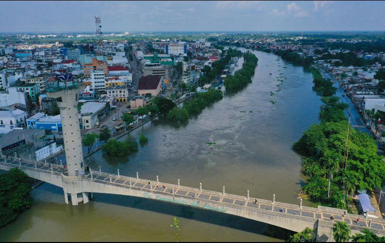 Hasta el momento se contabilizan 35 mil viviendas afectadas por las inundaciones en Tabasco y Chiapas. XINHUA / M. Agüero