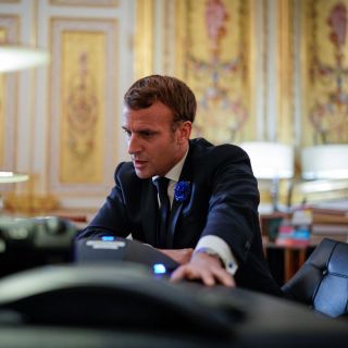 Joe Biden sostiene su primera entrevista con Emmanuel Macron