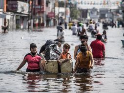 Algunas colonias de Villahermosa, Tabasco, registraron inundaciones tras el desbordamiento del río Grijalva. SUN/ARCHIVO