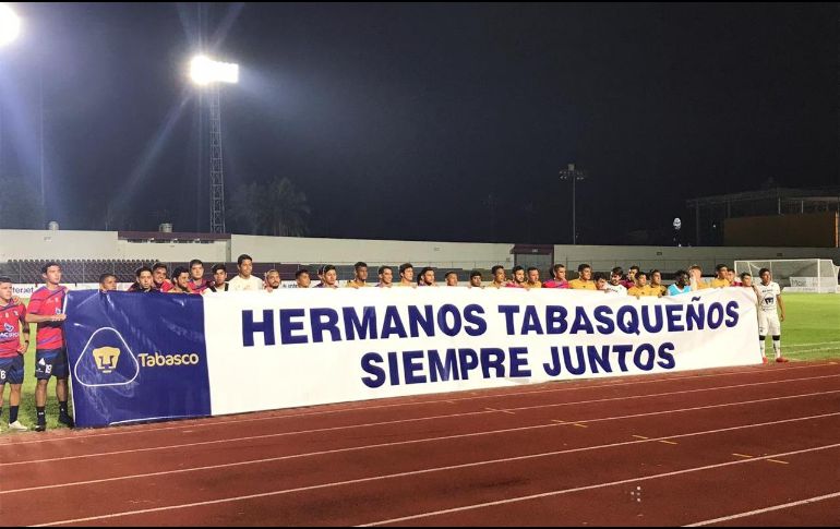 Jugadores de ambos equipos mostraron su apoyo a los damnificados por las inundaciones en Tabasco. FACEBOOK/TepatitlanFutbolClub