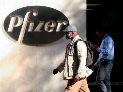 La UE anunció el martes que está dispuesta a encargar 300 millones de dosis de la nueva vacuna de Pfizer. AFP / ARCHIVO