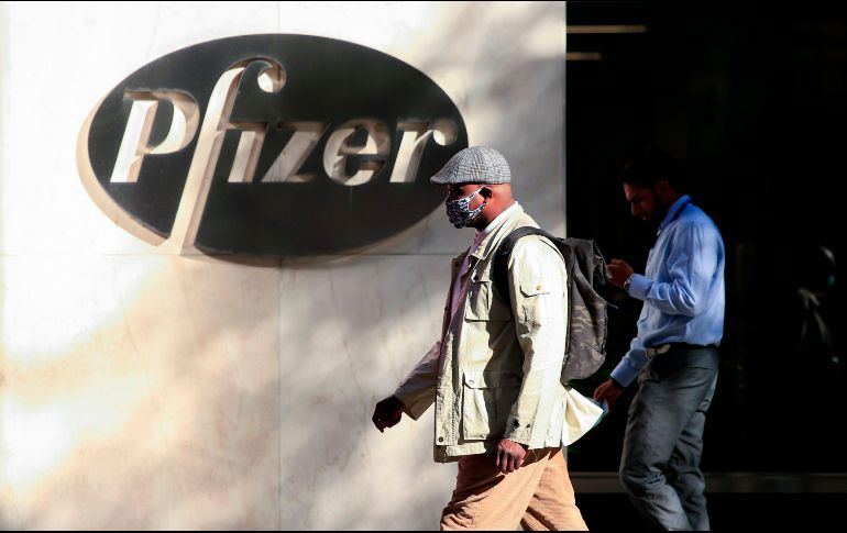La UE anunció el martes que está dispuesta a encargar 300 millones de dosis de la nueva vacuna de Pfizer. AFP / ARCHIVO