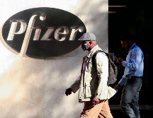La UE anunció el martes que está dispuesta a encargar 300 millones de dosis de la nueva vacuna de Pfizer. AFP / ARCHIVO