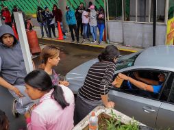AMLO declaró que a algunas personas les pagan por ir a tomar las casetas. NTX/ARCHIVO