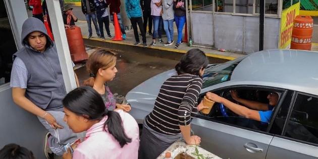 AMLO compara la toma de casetas con el "huachicol"