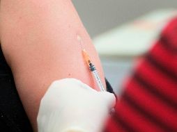 La supervisión a los voluntarios a los que se les aplique la vacuna se realizará durante un año. AFP/ARCHIVO