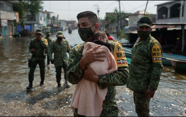 El Elército mexicano aplica el Plan DNIII-E en su fase de auxilio a la población. AFP/A. Hernández