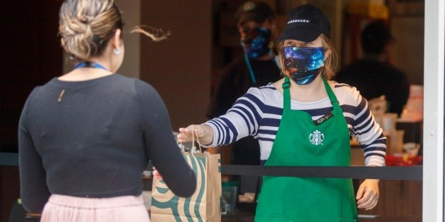 AMLO acusa a Alsea de financiar a S&iacute; por M&eacute;xico