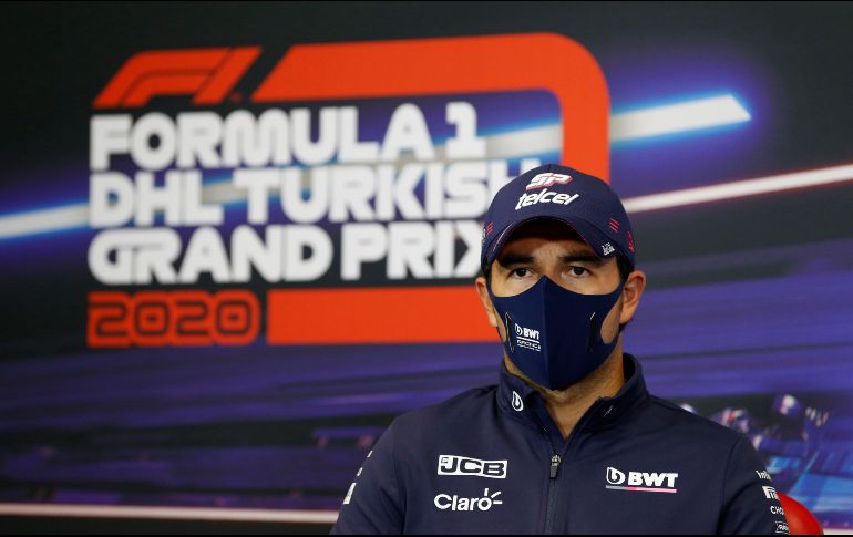 Una vez más, como se ha hecho costumbre en los últimos Grandes Premios, el mexicano Sergio Pérez fue cuestionado sobre su futuro en la Fórmula Uno. EFE / A. Vincent