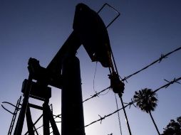 Este jueves, los contratos de futuros del WTI para entrega en diciembre restaron 33 centavos respecto a la sesión anterior. EFE/E. Laurent