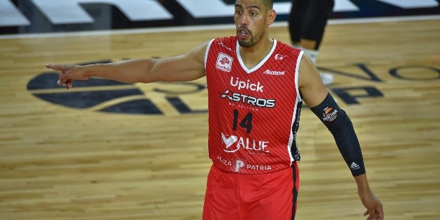 Gustavo Ay&oacute;n se compromete con Astros de Jalisco