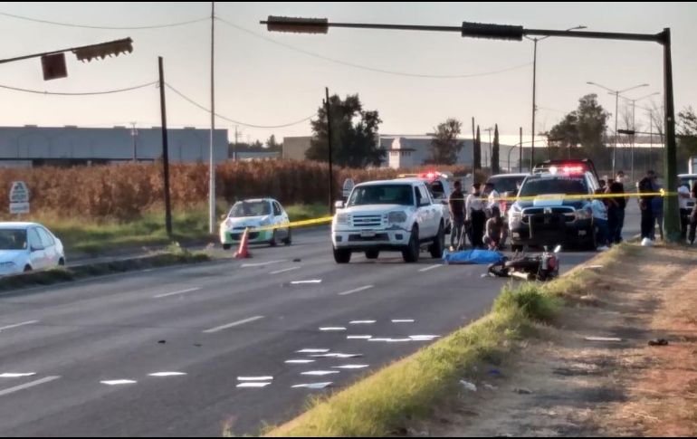 El motociclista se estrelló contra la parte trasera de un camión que buscaba incorporarse a los carriles centrales. EL INFORMADOR/ARCHIVO