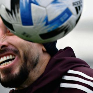 Héctor Herrera ya entrenó con balón