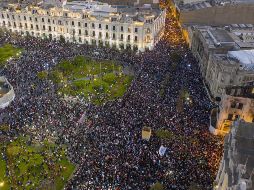 Los inconformes reclaman la salida del recién nombrado mandatario Manuel Merino. AP