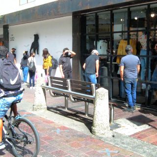 Termina Botón de Emergencia; reabren plazas con revisiones