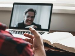 La nueva normalidad “producto de la pandemia” nos lleva a comunicarnos de manera virtual. ESPECIAL