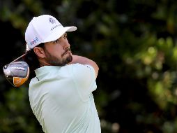 En su debut sobre el campo de golf más prestigioso en Estados Unidos, el tamaulipeco está empatado en la cima del tablero con Dustin Johnson. AP