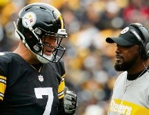 El entrenador en jefe Mike Tomlin sabrá hoy si podrá contar con su mariscal de campo para el duelo de mañana contra Cincinnati. AP