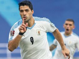 Luis Suárez encabezó la ofensiva del equipo uruguayo, que logró enmendar su camino en la eliminatoria sudamericana. AP