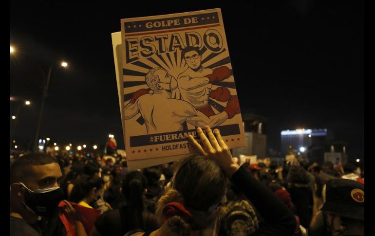 En Lima, más de cinco mil manifestantes acudieron con carteles que decían 