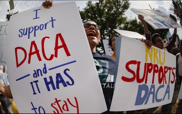 Aproximadamente 650 mil personas son protegidas bajo el programa DACA. AP/ARCHIVO
