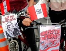 Manifestantes en una protesta contra Merino este domingo en Lima, Perú, previo al anuncio de su dimisión. AFP/L. Gonzales