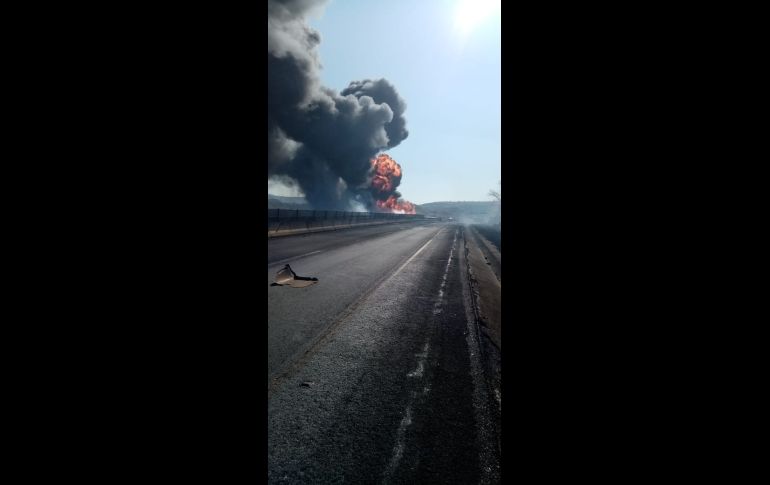 Explota pipa de gas en autopista Tepic-Guadalajara; al menos seis muertos