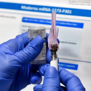 Coronavirus: Agencia de EU confirma eficacia de la vacuna de Moderna