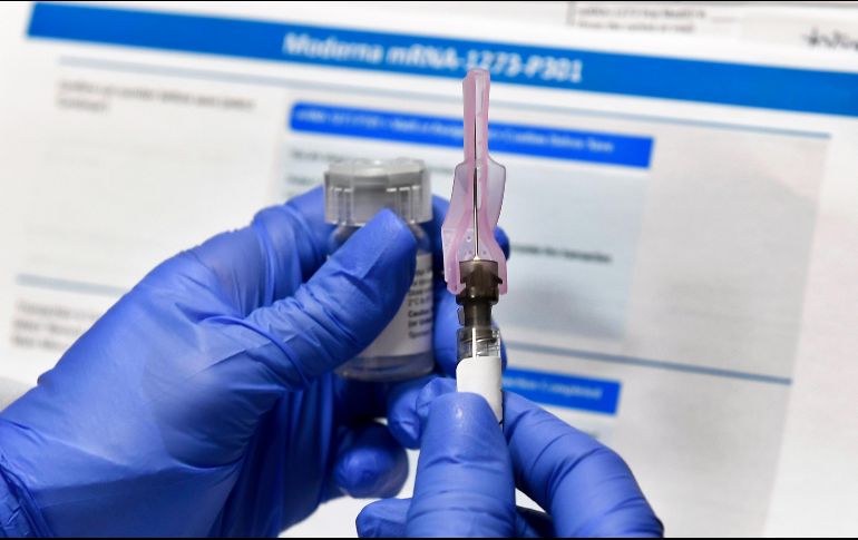 La eficacia media de la vacuna de la farmacéutica Moderna se elevó al 94.1%. AP/ARCHIVO
