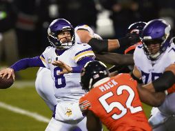 EXORCIZA. Kirk Cousins nunca había ganado un juego de Lunes por la Noche y ayer a lo hizo ante los Bears para que los Vikings consiguieran su tercer triunfo consecutivo. AP• C. Rex Arbogast