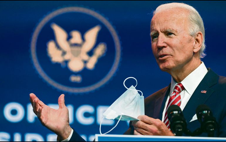 RECOMENDACIÓN. Joe Biden ha pedido a los estadounidenses usar el cubrebocas siempre.  AFP